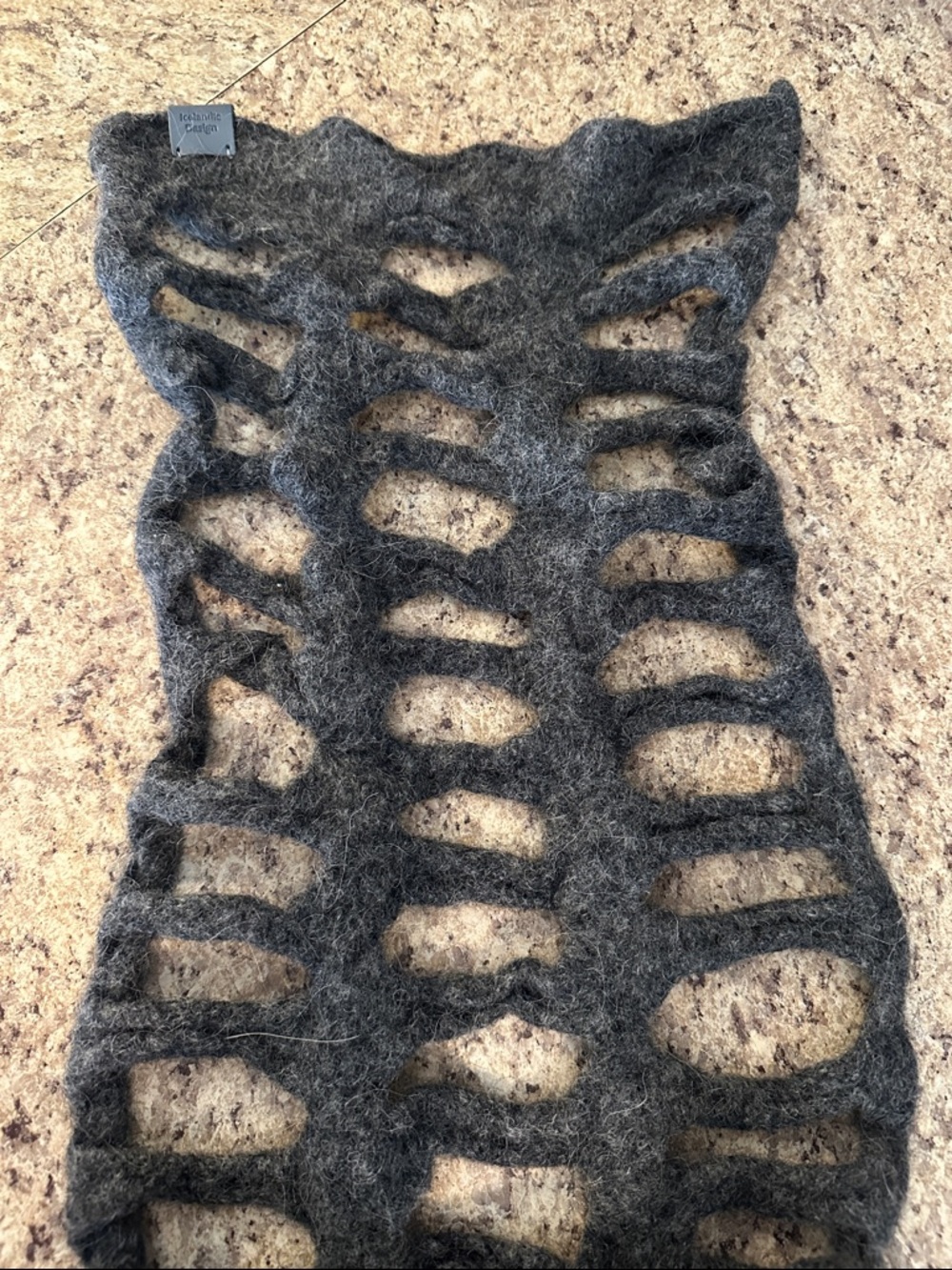ISey Reykjavik Icelandic Sheep Wool Knit Scarf in Charcoal Gray - Picture 3 of 3